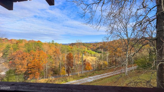 1086 Sharp Hollow Road, Sevierville, TN 37862