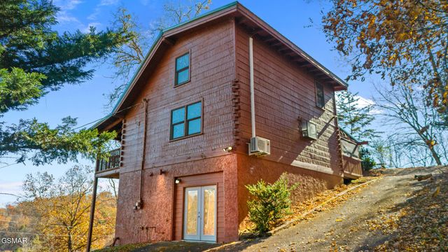 1086 Sharp Hollow Road, Sevierville, TN 37862