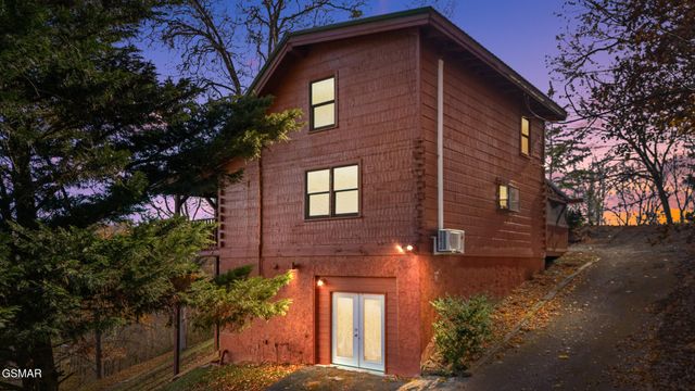 1086 Sharp Hollow Road, Sevierville, TN 37862