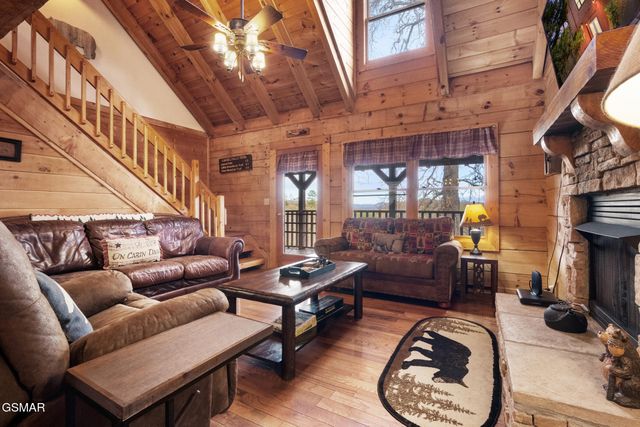 1086 Sharp Hollow Road, Sevierville, TN 37862