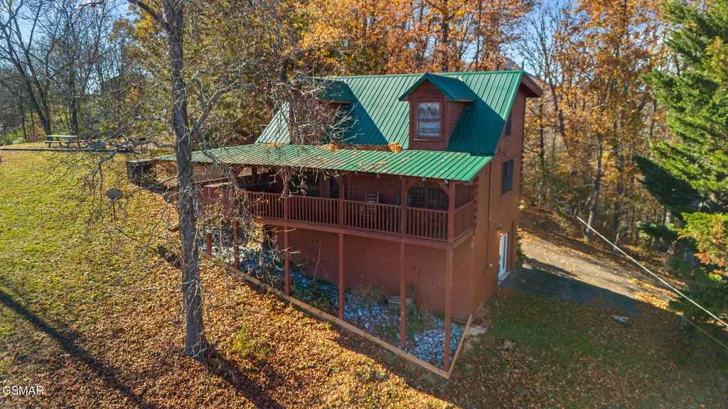 1086 Sharp Hollow Road, Sevierville, TN 37862