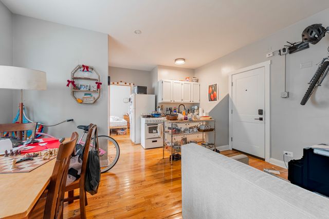 1414 W Pratt Boulevard 216, Chicago, IL 60626