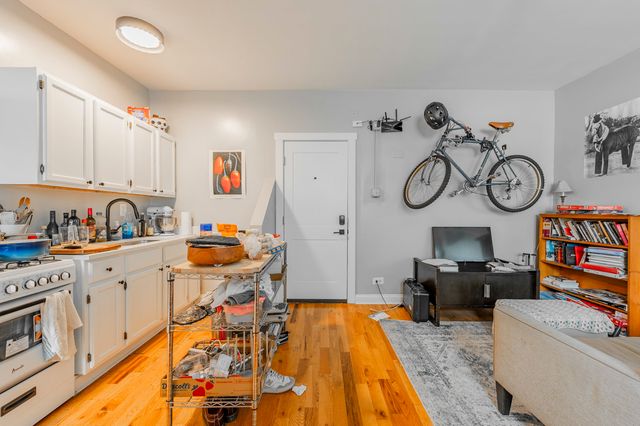1414 W Pratt Boulevard 216, Chicago, IL 60626