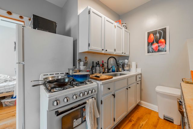 1414 W Pratt Boulevard 216, Chicago, IL 60626