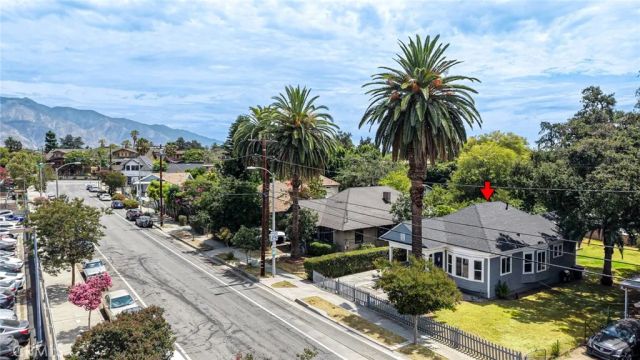 66 W Peoria St, Pasadena, CA 91103