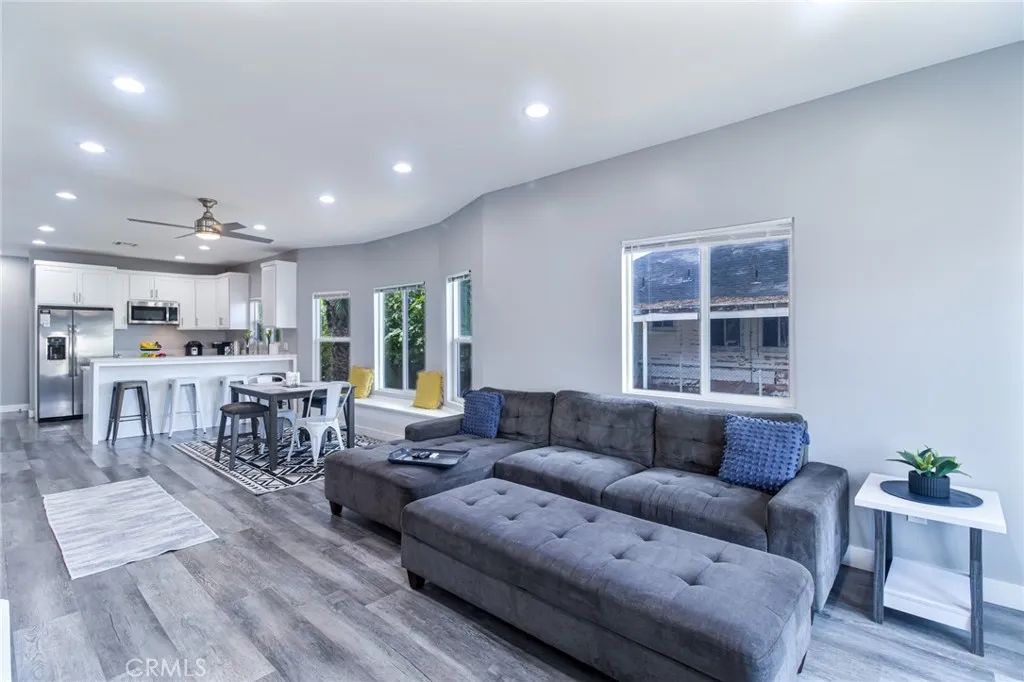 66 W Peoria St, Pasadena, CA 91103