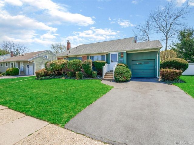 24 Jerold Street, Plainview, NY 11803