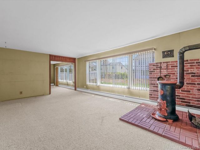 24 Jerold Street, Plainview, NY 11803
