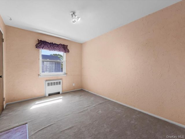 24 Jerold Street, Plainview, NY 11803