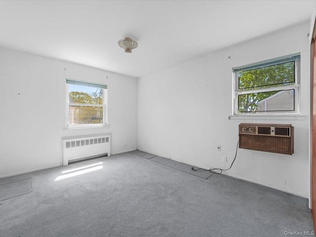 24 Jerold Street, Plainview, NY 11803