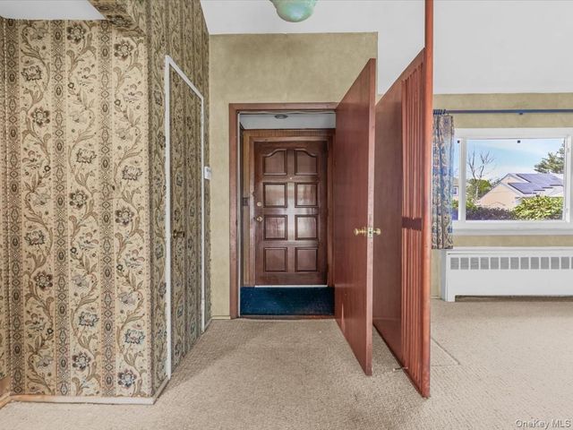 24 Jerold Street, Plainview, NY 11803