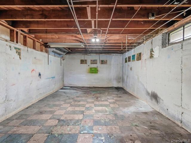 24 Jerold Street, Plainview, NY 11803