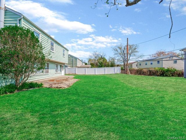 24 Jerold Street, Plainview, NY 11803
