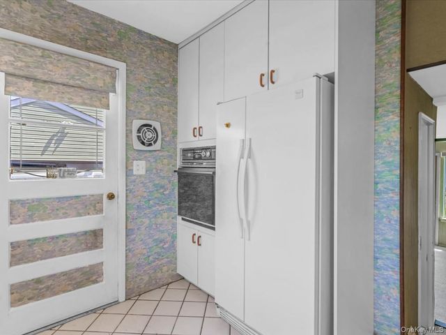 24 Jerold Street, Plainview, NY 11803