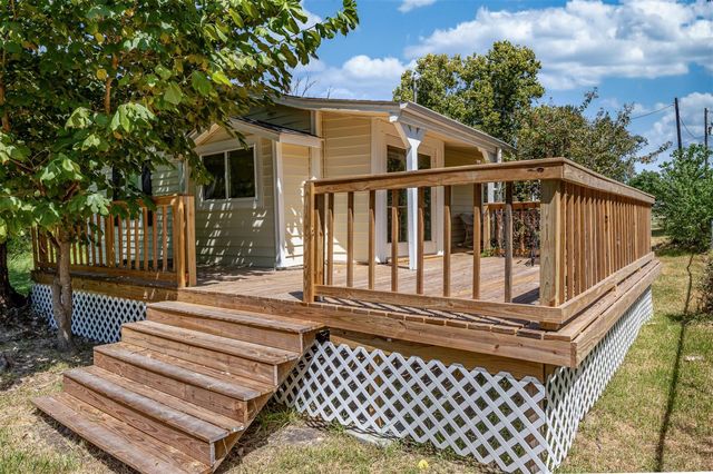 1570 Yaupon Cove Drive, Onalaska, TX 77360