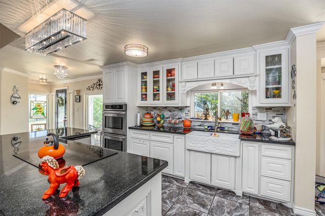 1570 Yaupon Cove Drive, Onalaska, TX 77360