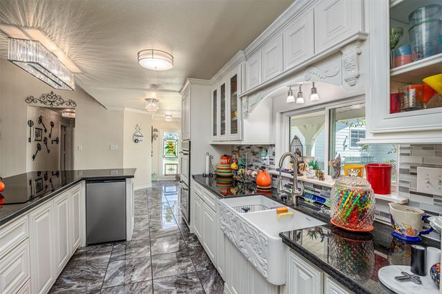 1570 Yaupon Cove Drive, Onalaska, TX 77360