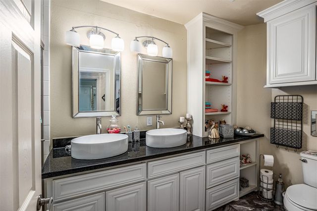 1570 Yaupon Cove Drive, Onalaska, TX 77360