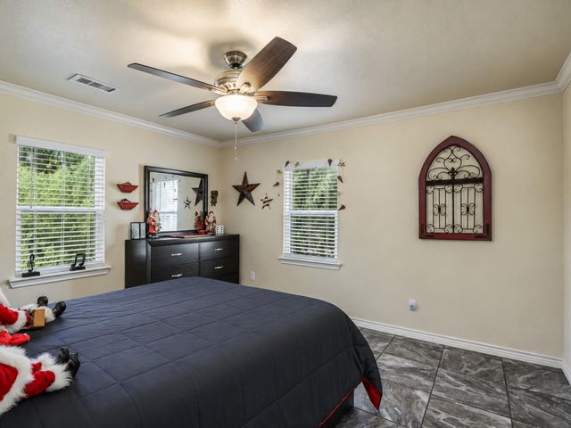 1570 Yaupon Cove Drive, Onalaska, TX 77360