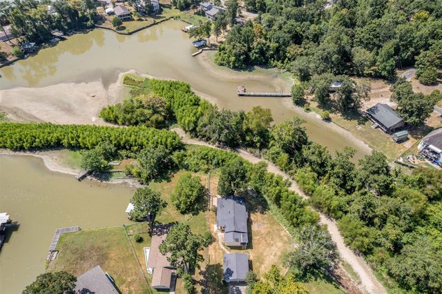 1570 Yaupon Cove Drive, Onalaska, TX 77360