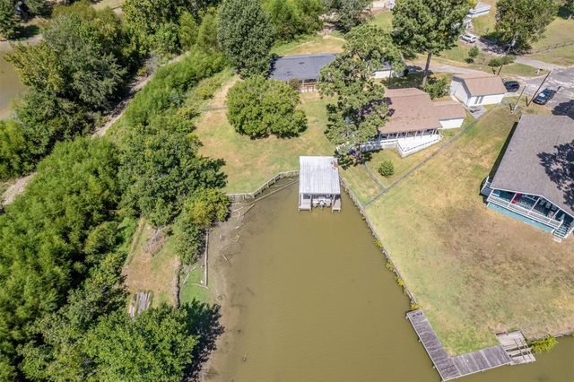 1570 Yaupon Cove Drive, Onalaska, TX 77360