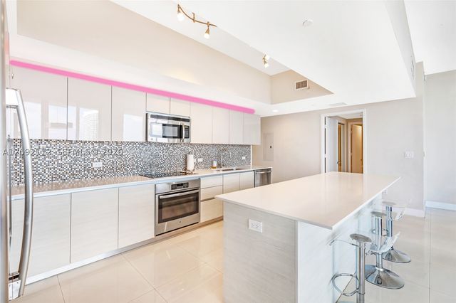 2600 E Hallandale Beach Blvd T3301, Hallandale Beach, FL 33009
