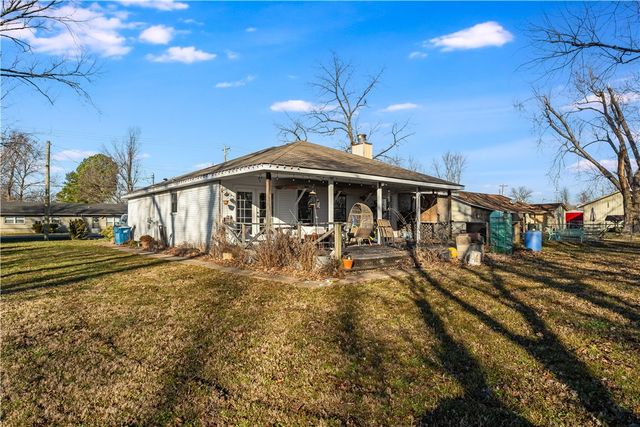 1107 SE C Street, Bentonville, AR 72712