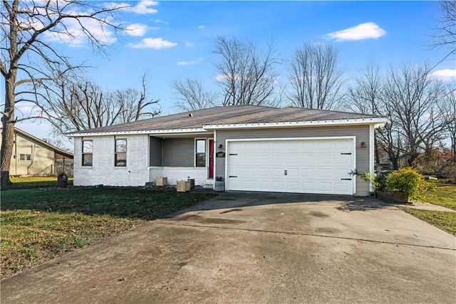 1107 SE C Street, Bentonville, AR 72712