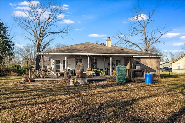 1107 SE C Street, Bentonville, AR 72712