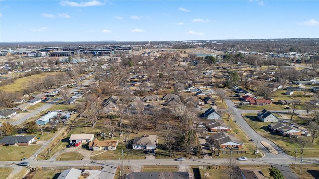 1107 SE C Street, Bentonville, AR 72712