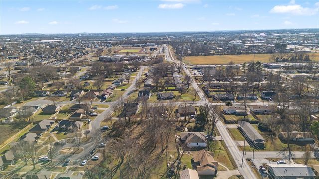 1107 SE C Street, Bentonville, AR 72712