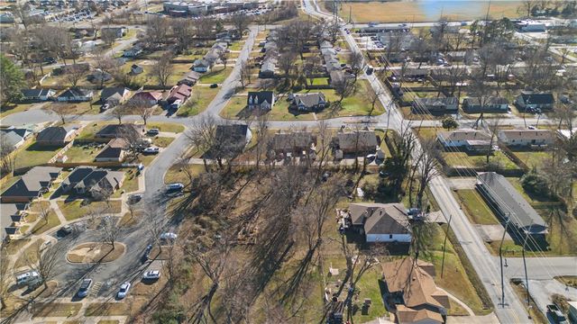 1107 SE C Street, Bentonville, AR 72712