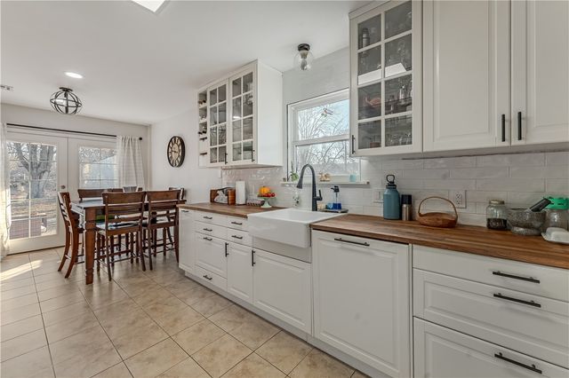 1107 SE C Street, Bentonville, AR 72712