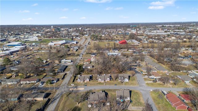 1107 SE C Street, Bentonville, AR 72712