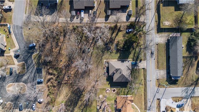 1107 SE C Street, Bentonville, AR 72712