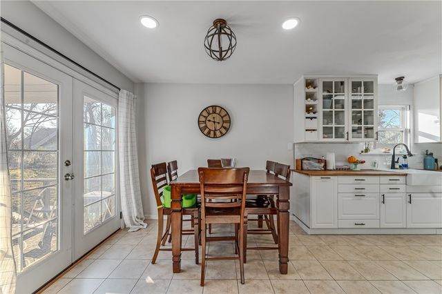 1107 SE C Street, Bentonville, AR 72712