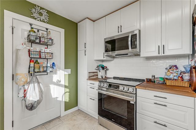 1107 SE C Street, Bentonville, AR 72712