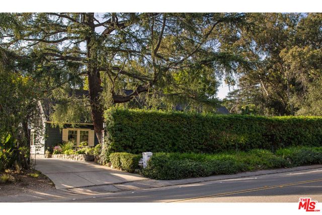 2555 N Altadena Drive, Altadena, CA 91001