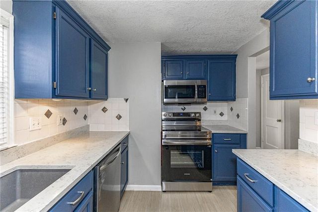 7401 Nall Avenue, Prairie Village, KS 66208