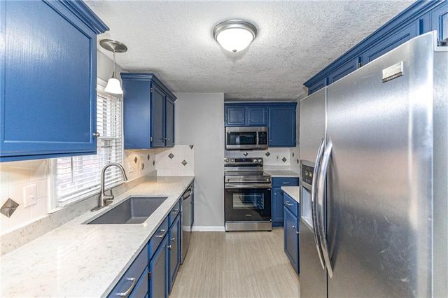 7401 Nall Avenue, Prairie Village, KS 66208