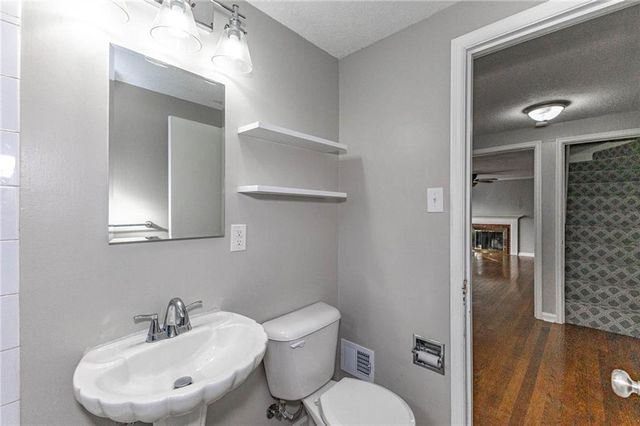 7401 Nall Avenue, Prairie Village, KS 66208