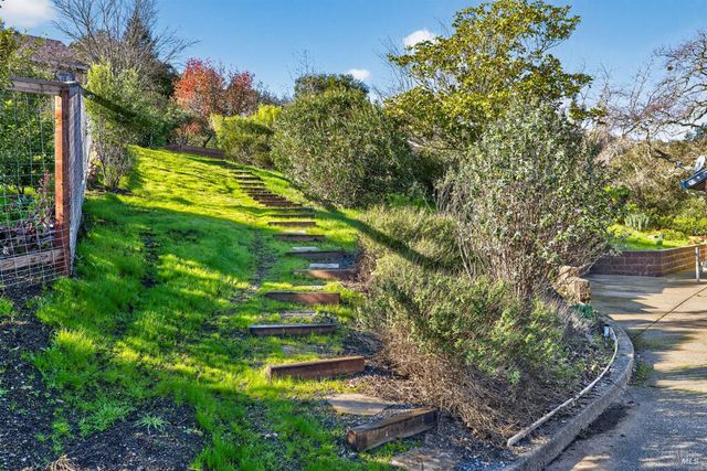 405 Crestridge Pl, Santa Rosa, CA 95409