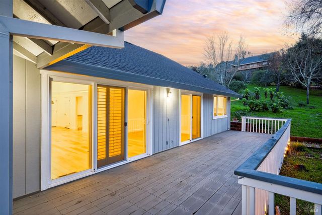 405 Crestridge Pl, Santa Rosa, CA 95409