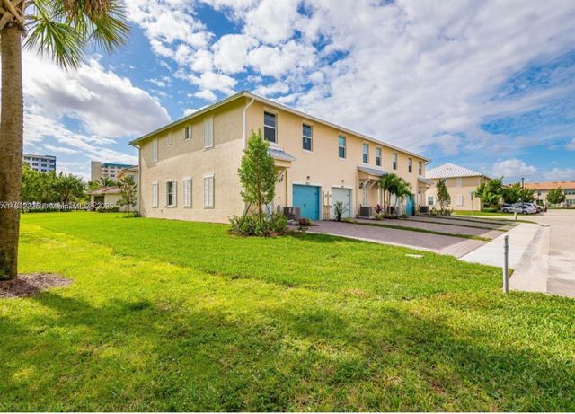 3932 Long Leaf Ln, Hollywood, FL 33021