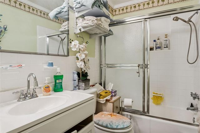 305 N LAUBER WAY, Tampa, FL 33609