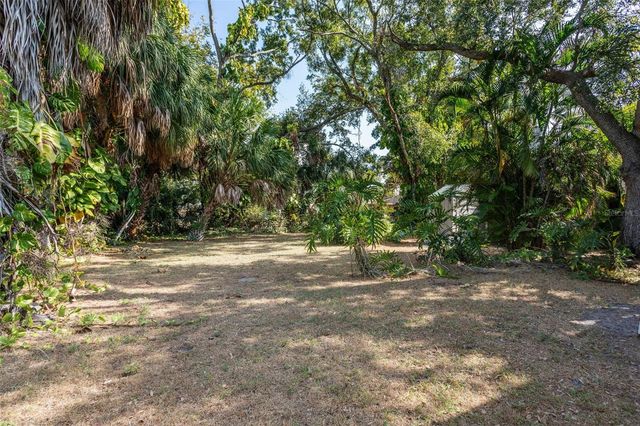 305 N LAUBER WAY, Tampa, FL 33609