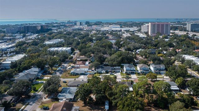 305 N LAUBER WAY, Tampa, FL 33609