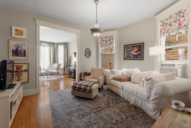 1959 W Balmoral Avenue, Chicago, IL 60640
