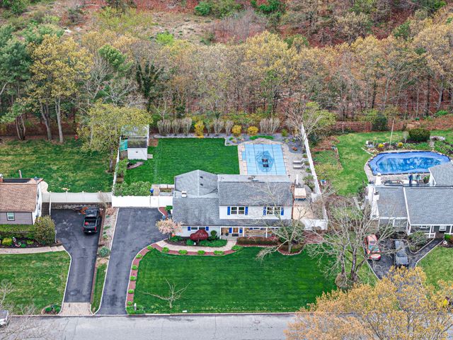 12 Wilmont Turn, Coram, NY 11727