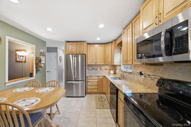 12 Wilmont Turn, Coram, NY 11727